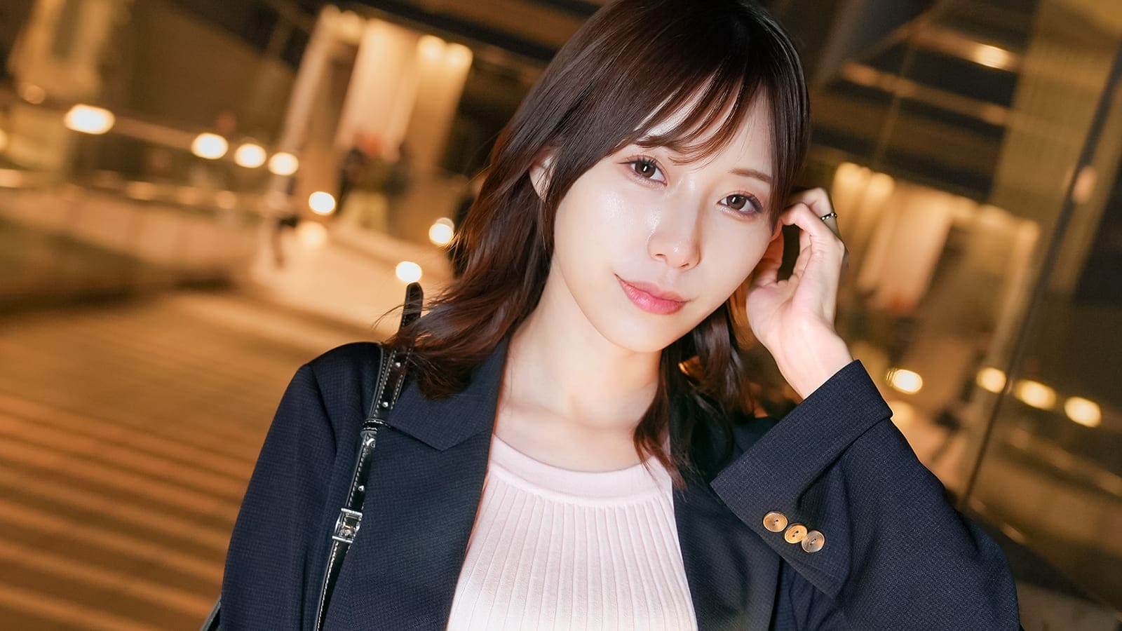 「旦那に内緒で応募したシゴデキOLかえでさん。モデルでもやってたか？！と思わせるスタイルを舐めて！舐めて！バックで突きまくれば甘い声で何度も絶頂しちゃう変態ちゃんにジョブチェンジ！知的さから滲み出る女の性欲をご覧あれ！ 【初撮り】ネットでAV応募→AV体験撮影 2408」：エロ動画・アダルトビデオ -今日のSEX女性を見つけるそして寝る
